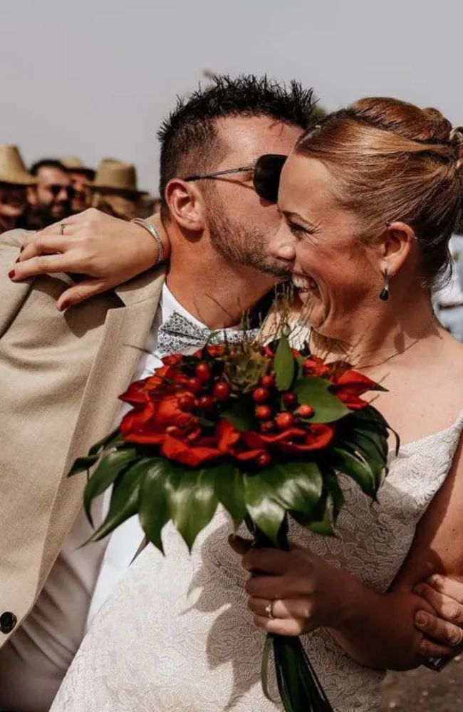 Momento romántico de novios en una boda celebrada en el hotel rural Finca de la Florida en Lanzarote