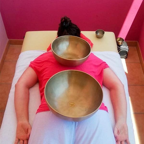 Masaje de cuencos terapéuticos en hotel sostenible Lanzarote